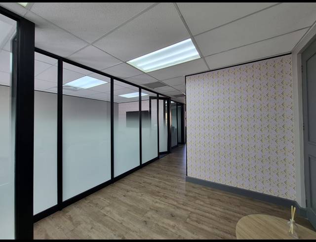 110M² OFFICE TO LET IN DUNKELD WEST